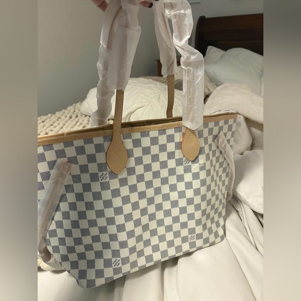 Checkered shoulder bag